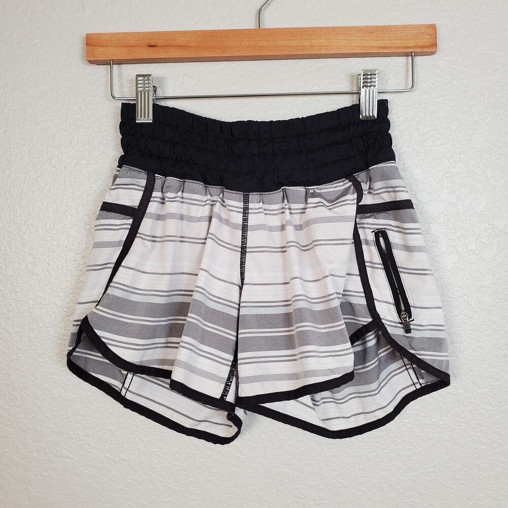Lululemon Tracker Short Size 4 Mini Groovy Stripe Dune Horizontal 2-Way Stretch